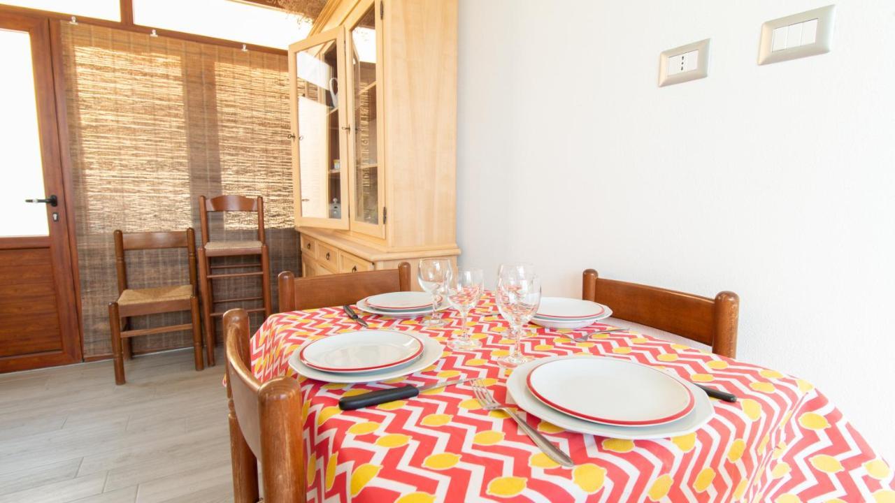 Yellow House-Villetta Con Giardino Oristano Exterior photo