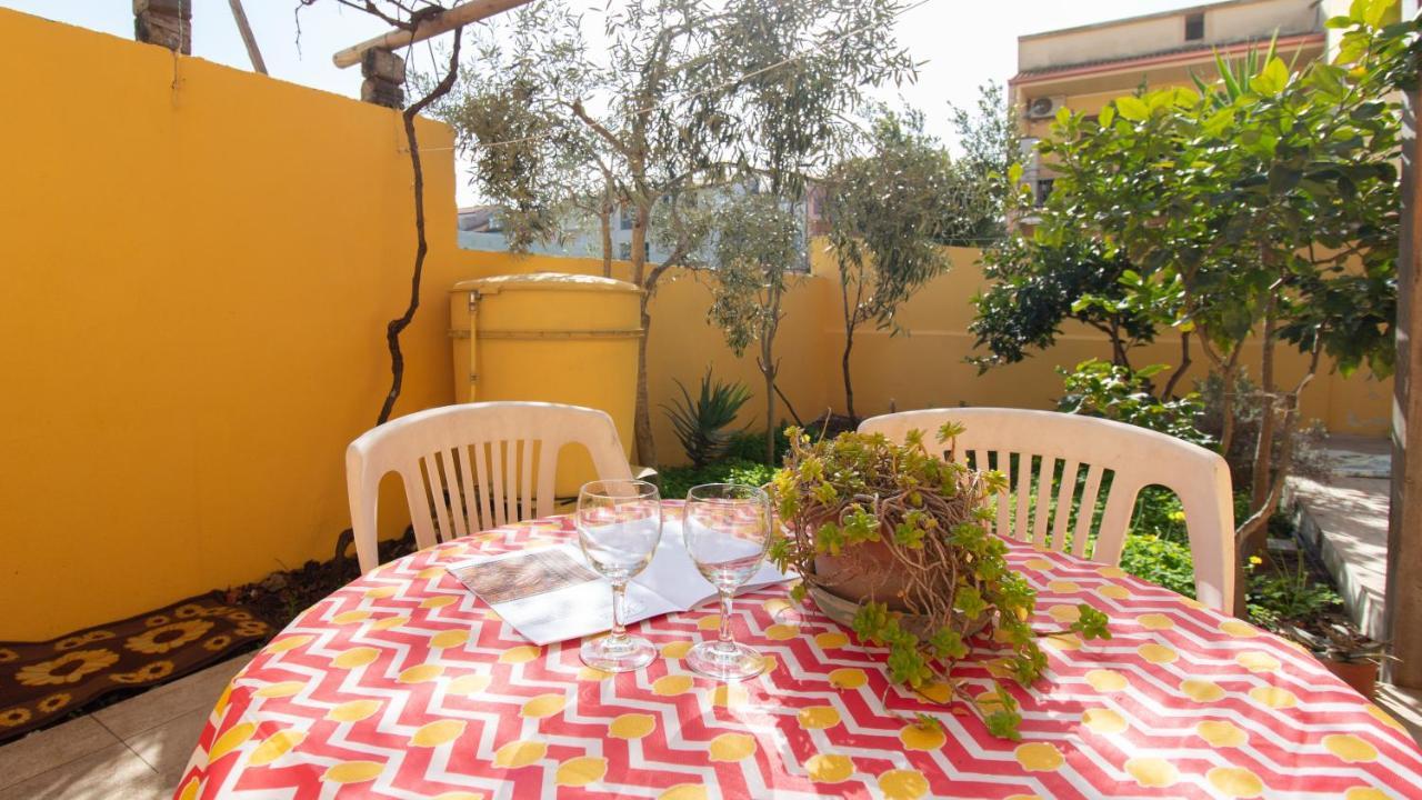 Yellow House-Villetta Con Giardino Oristano Exterior photo
