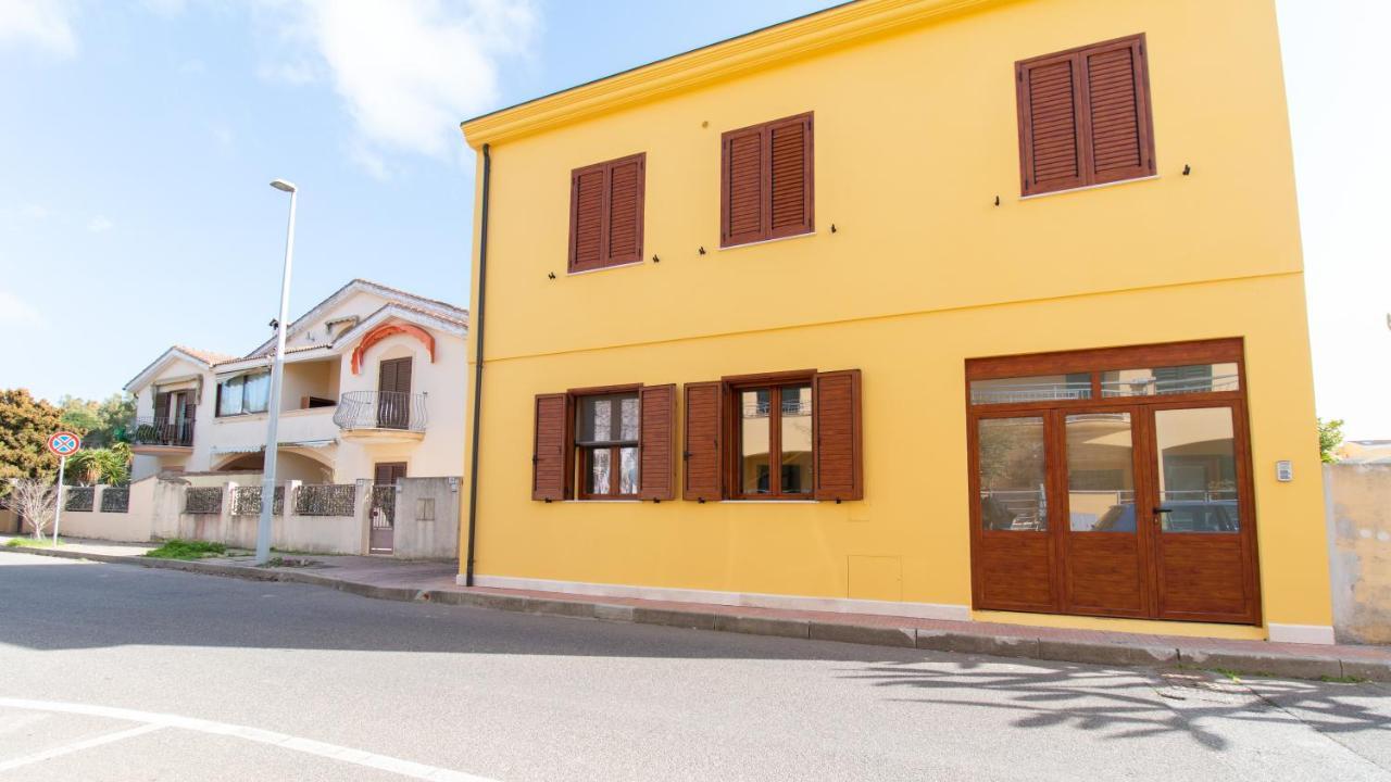 Yellow House-Villetta Con Giardino Oristano Exterior photo