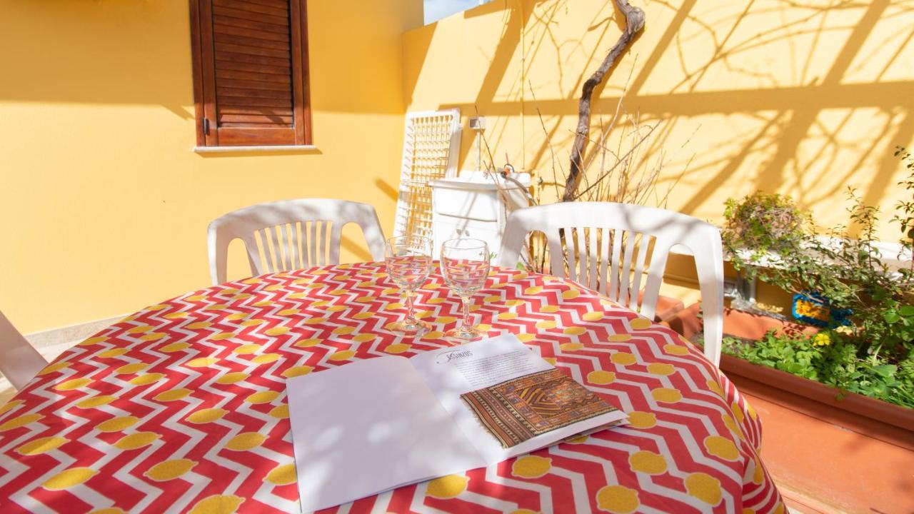 Yellow House-Villetta Con Giardino Oristano Exterior photo