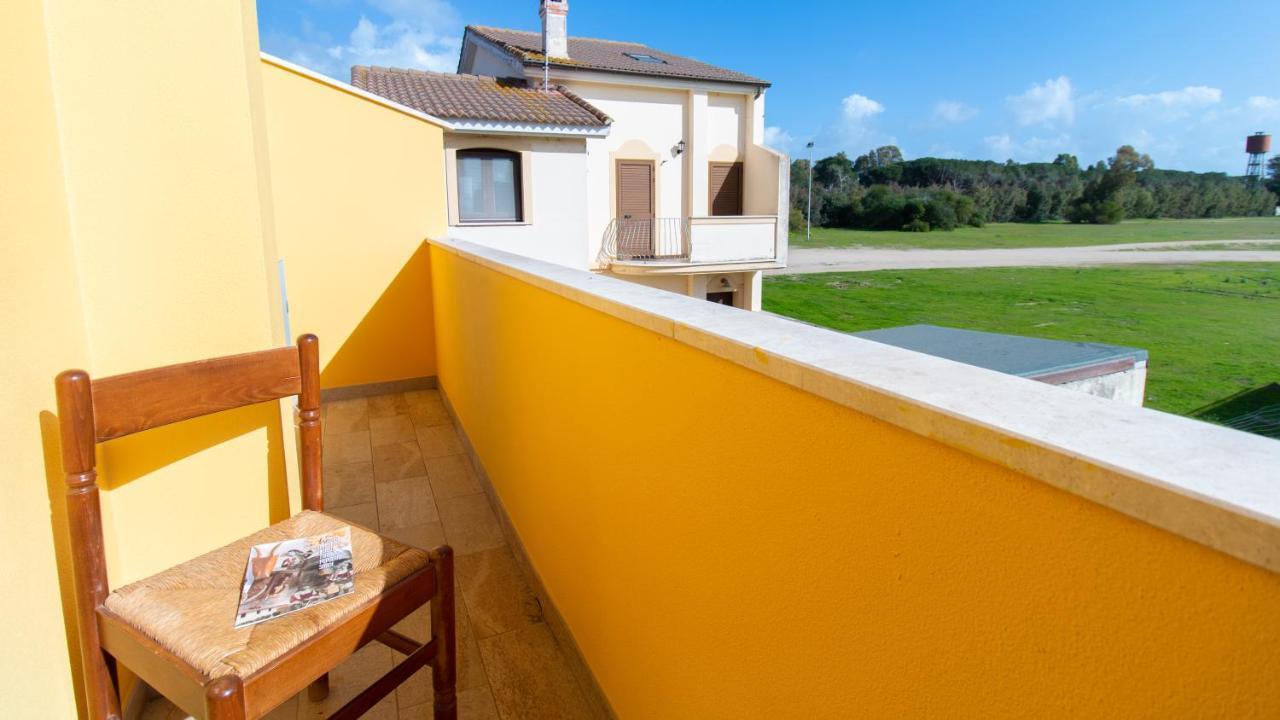 Yellow House-Villetta Con Giardino Oristano Exterior photo